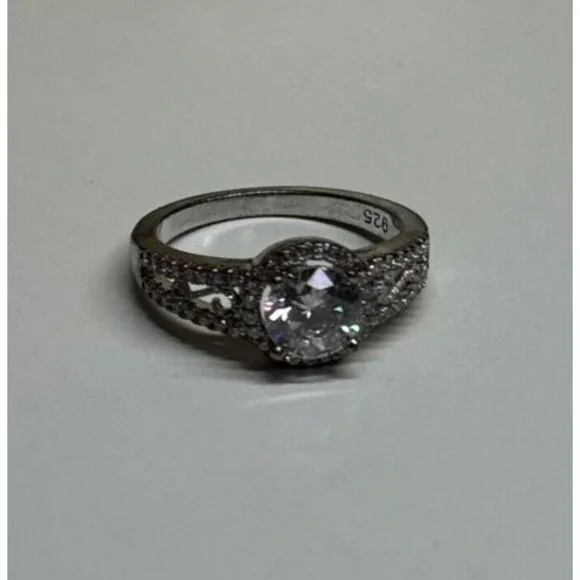 925 STERLING SILVER CZ RING SIZE 5